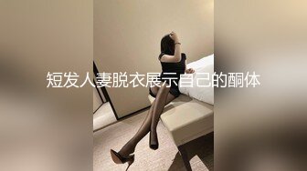 福州大学大三学妹__王梓茜__被金主调教成母狗，扎双马尾跪在地上着舔脚，人美逼也美！