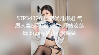   170CM顶级外围美女高价激情双飞，修长美腿一起躺着扣穴，交舔弄大屌扶腰抽插