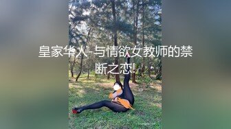 骚炮女主，开档黑丝露脸极品妞玩的相当刺激，炮击蹂躏，大号假鸡巴双插逼逼和菊花，一进一出高潮不断喷水