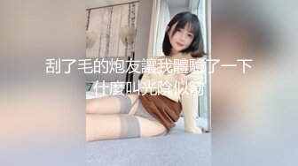 跟随偷窥跟闺蜜逛街的漂亮少妇 连闺蜜一起抄了 两只大屁屁都很饱满 骚内内性感