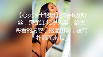 小伙偷偷跑进三个妹妹的房间扒开她们的内裤看B，水淋淋的BB应该上去吃两口