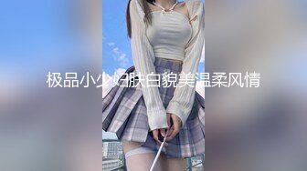 Skylar Vox 回到家在沙发上得到了一些大奶和一个胖屁股