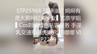 商场女厕近距离全景偷拍四位美女漂亮的嫩鲍鱼保养的很不错 (1)