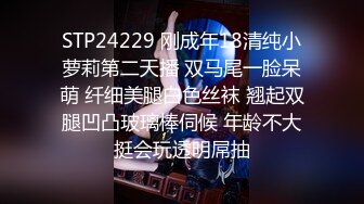   隔壁家的美女水管坏了 来借洗手间 被屋主及3个猥琐男胁迫玩5P