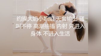 白嫩女友露脸全裸出境，粉嫩香舌舔的我好舒服