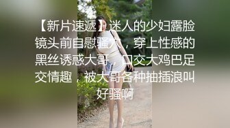 无毛肥穴18超嫩萝莉萌妹居家自慰，撩起小背心露贫乳，道具假屌插嘴舔弄，白色丝袜张开双腿揉穴，翘起屁股假屌后入