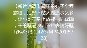 把牛仔裤好身材御姐约到酒店，紧紧搂在怀里奶子柔软挺翘，鸡巴硬邦邦妹子握着吸允套弄呻吟爽