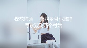 四川乡村美少妇春季到来,到别家菜地擡起裙子露出,菜地摘根黄瓜就插自己臊茓