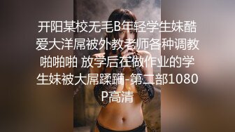 《台湾情侣泄密》国中嫩妹和男友之间的私密视讯被曝光小嫩鲍被木梳插出白浆