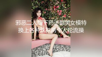 【新片速遞 】 美眉在家被混血男友无套后入 操出白浆 连续喷水 这大屁屁后入真爽 