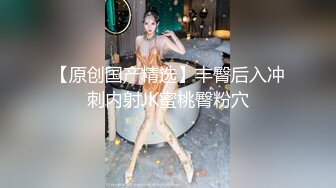  乖乖的大奶少女给大哥撸起大鸡巴挨草，无套插入骚穴，配合小哥多体位蹂躏抽插