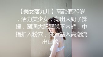 真大胆-时尚性感大美女和闺蜜到理发店做造型时故意掀开裙子露出逼逼勾引理发师,最后家中一起群交啪啪,国语!