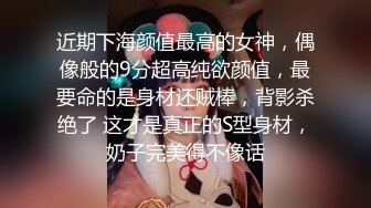 肤白貌美极品小妞露脸浴室洗白白诱惑狼友，到床上揉奶玩逼给狼友看特写，让小哥揉奶子温柔的舔弄大哥的鸡巴