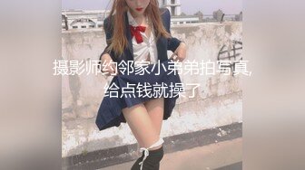   熟女大姐 有谁知道这丝袜里到底包的是什么 这么难拉出来 把逼都撑那么大