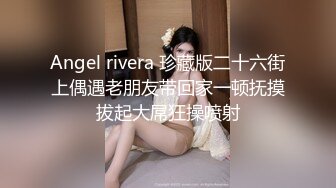 约到和刘亦菲很像的清纯小美女 吊带牛仔裤精致苗条，女神啊 躺着享受肉体碰撞 啪啪大力轰击逼逼尽情抽送