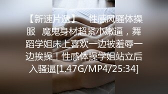 大长假每天趴窗偷窥隔壁家的媳妇洗澡光着身子晃悠 (2)