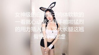 风流美少妇短发御姐骑在大哥脖子上让他舔逼玩弄，全程露脸性爱啪啪，无套猛干直接内射骚穴，淫声荡语不断