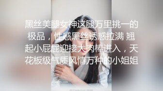 色房东浴室梳妆镜后偷放摄像头偷拍租客气质女白领洗澡妹纸身材好下面毛毛好浓密性感