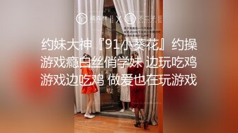 大屁股很主动 自己把骚逼掰开 让我把鸡巴放进去 主动骑坐鸡巴 疯狂扭动