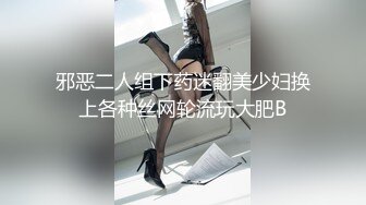 探花炮哥歌厅唱K激情，双人跳舞撩起衣服揉捏，扒掉内裤按头口交，张开双腿沙发上猛操