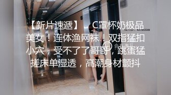 《极品CP魔手外购》火爆商场女厕固定4K镜头拍脸移动镜头拍私处，各路年轻美女美少妇方便，有美女也有极品B[ (11)