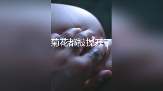 2020年家庭网络摄像头被黑偸拍身材苗条大长腿无毛逼漂亮骚妹子脱光在客厅沙发上自慰