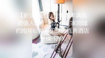 偷拍大师尾随偷拍两个美眉裙底风光长裙萌妹独自逛街灰色内内可爱性感+可爱的JK小姐姐宽松白内撅P股被拍