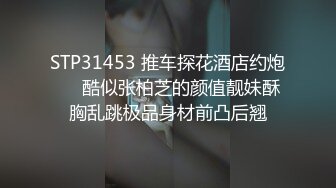  白虎逼姐妹花全程露脸一起玩，听大哥指挥互动狼友撩骚，性感的纹身，揉奶玩逼看特写道具抽插