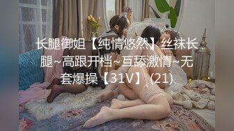 凭祥骚货带出来唱歌，ktv就给干了，衣服还没来得及脱，两根大鸡巴满足她！