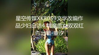 牛仔背带裤甜美萌妹脱衣调情再到床上玩舔弄猛操