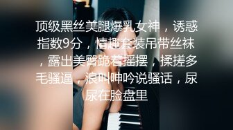 长发黑丝高颜值美少妇骚气横生，沙发前开始口交掰穴尿尿垃圾桶，女上位打桩