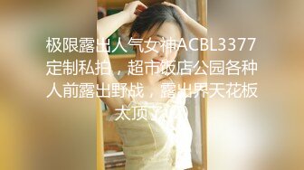 镜子前欣赏老婆