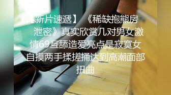 燕姐会所寻欢勾搭足疗技师，做着按摩大姐逼里夹着跳弹自慰骚逼给男技师看，撩技师大鸡巴请他抠逼爆草抽插