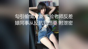 小伙找两女技师兼职直播4P激情大秀，按按摩乳推打飞机，特写粉穴一人一个，骑乘抽插边揉捏奶子