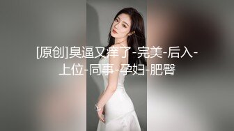 5个嫩妹小姐姐，挑一个来操，其他旁边观战，撩起衣服看美乳，细腰大长腿，骑乘位爆草小骚逼