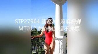  学校保安爬窗偷窥多位漂亮学生妹的洗澡