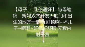 餐厅女厕偷窥高跟少妇有点发黑的小嫩穴