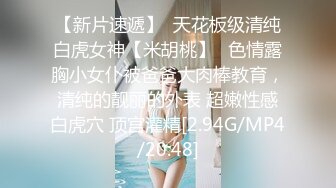 【自整理】穿着蓝色紧身瑜伽裤的巨乳少妇像母狗一样跪在地上贪婪的吞下男人的肉棒！【88V】 (83)