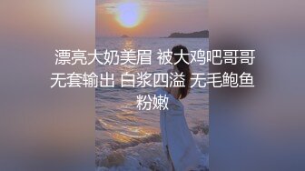 伪娘同时服务两个保安小哥