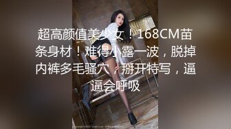 《极品CP魔手外购》潜入女厕赤裸裸拍脸拍逼各种美女小姐姐方便~有惊喜小妹子看黄片疯狂紫薇这手法没少自己玩 (8)