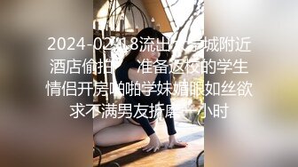 女厕偷拍时听到有人轻声说话,镜头伸过去一看原来是小情侣在舔逼啪啪,妹子还说你好坏,舔我下面了还要...