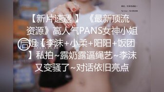 长相清纯火辣身材巨乳妹子酒店3P啪啪，黑丝口交猛操晃动大奶给摄影小哥口交，后入大屁股再自慰诱惑