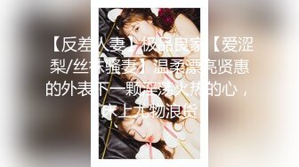 【新速片遞】【极品反差❤️学妹】樱花小猫✨ 约个洛丽塔妹妹去天台拍写真 兽欲上头光天化日露出操穴 超刺激后入好怕人有人看到