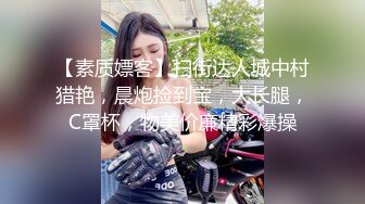 两男一女苗条妹子3P多种姿势激情大战，后面抱着屁股骑乘抽插，嗯嗯嗯好痛边操边口交，花样姿势操的一直呻吟