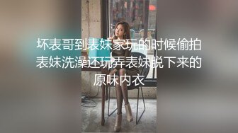 颜值不错的小少妇，丝袜高跟诱惑狼友发骚，撅着屁股坐插道具浪叫不断，舔弄假鸡巴的样子好骚，精彩刺激诱惑