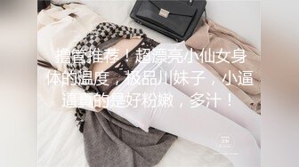  娇小身材的美少妇三P大站，前后夹击征服骚女完美爆，满满一嘴